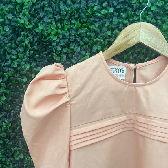 Yoke’s Boutique, Peach Blouse, Puff Sleeve, no size label S/M - Picture 2 of 8